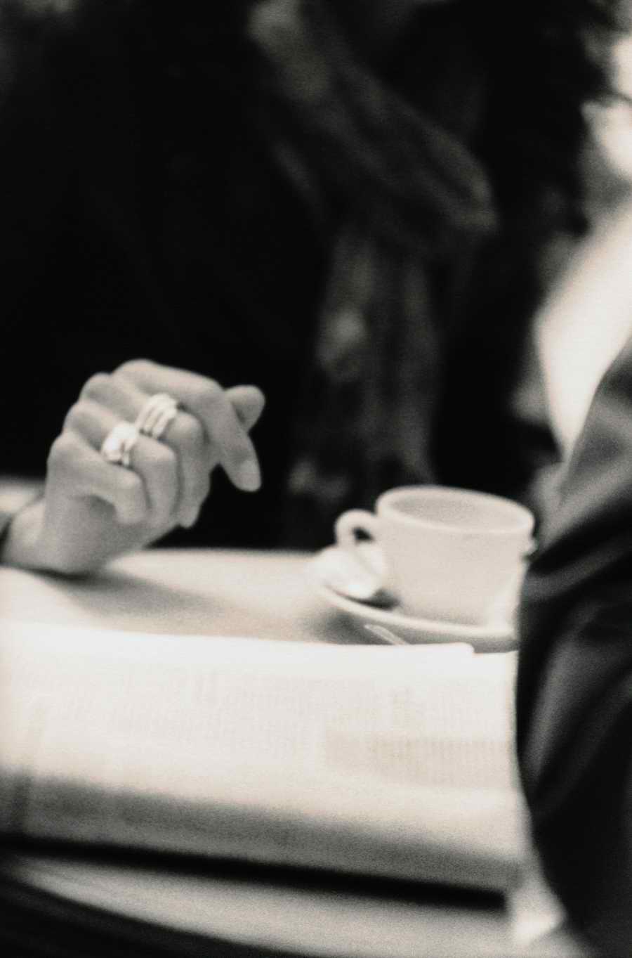 Evocative Hands - Photodisc Signature Series ></a>
<script language=JavaScript> 
  var txt = 