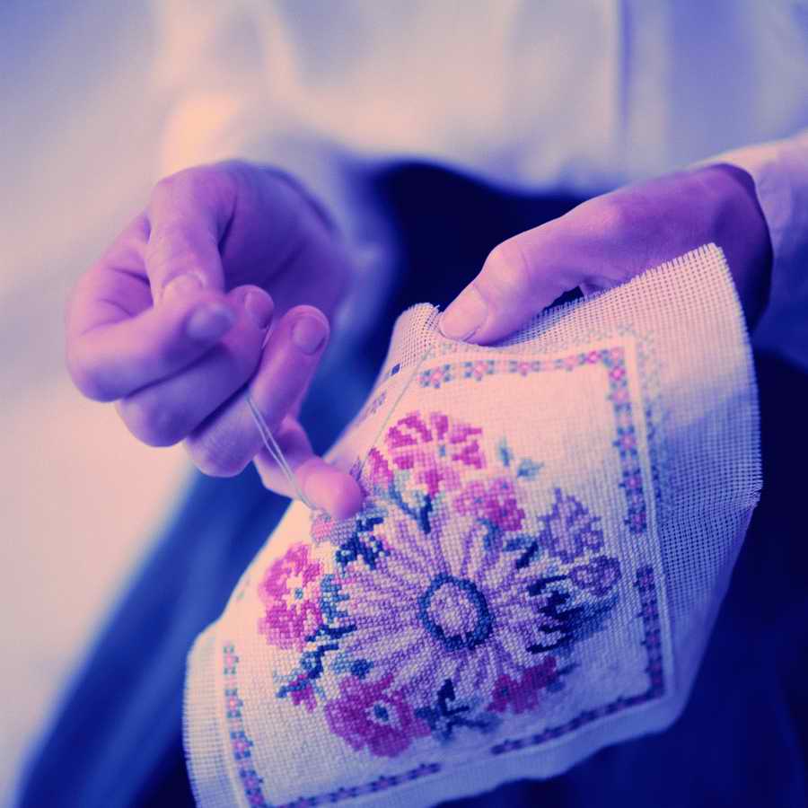 Evocative Hands - Photodisc Signature Series ></a>
<script language=JavaScript> 
  var txt = 