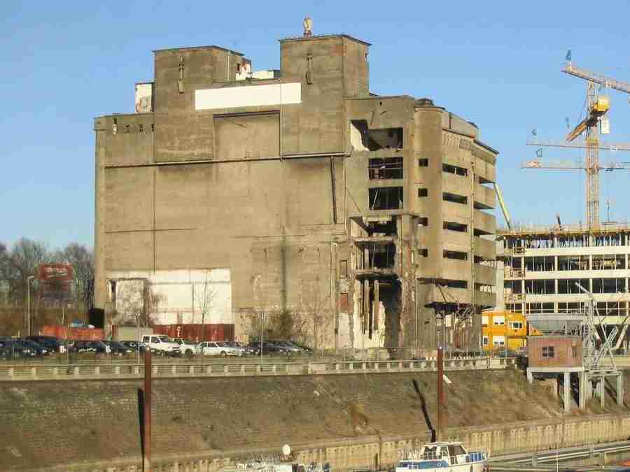 Reflections - RNMEDIA ></a>
<script language=JavaScript> 
  var txt = 