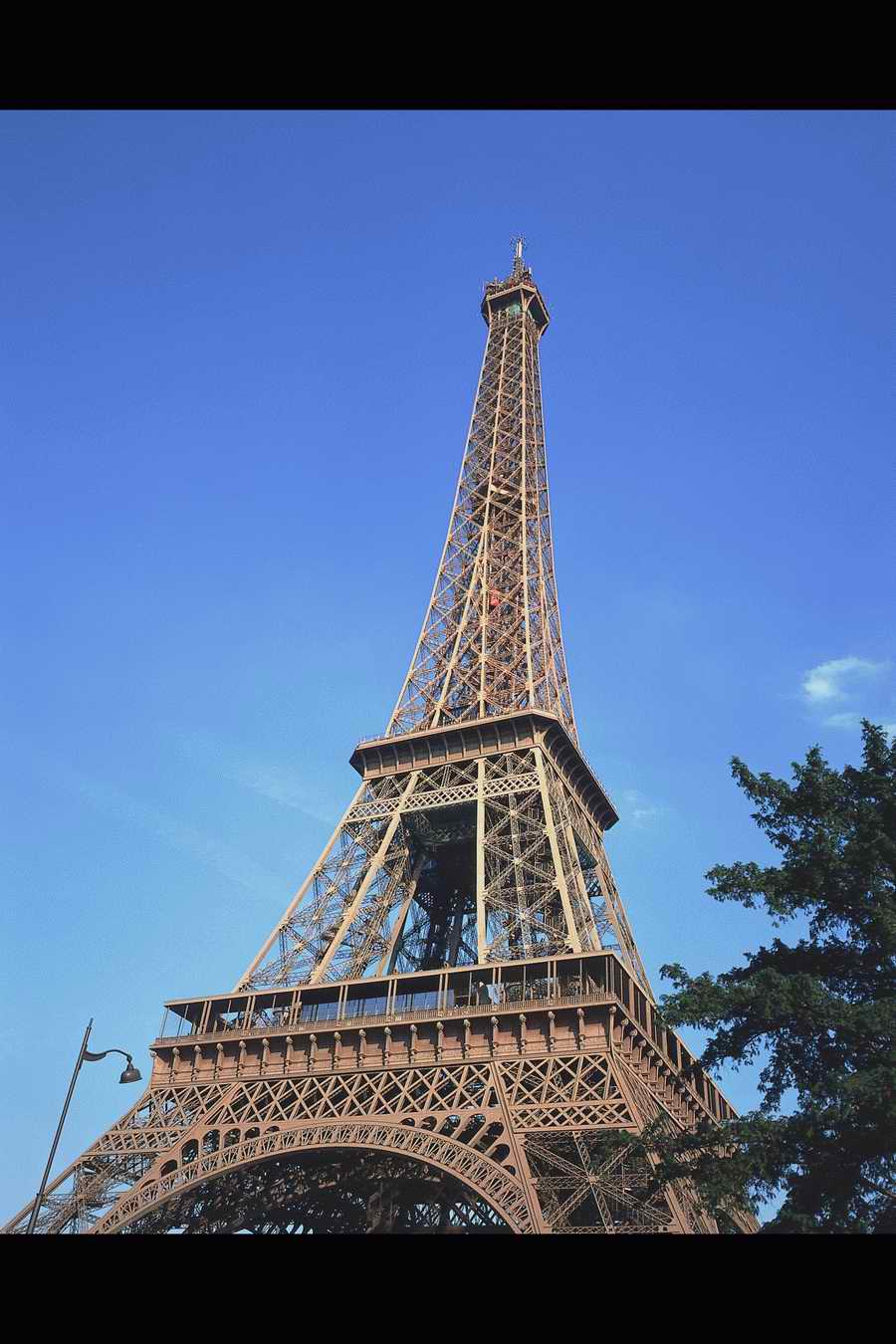 Esprit de Paris - Shibvisi ></a>
<script language=JavaScript> 
  var txt = 