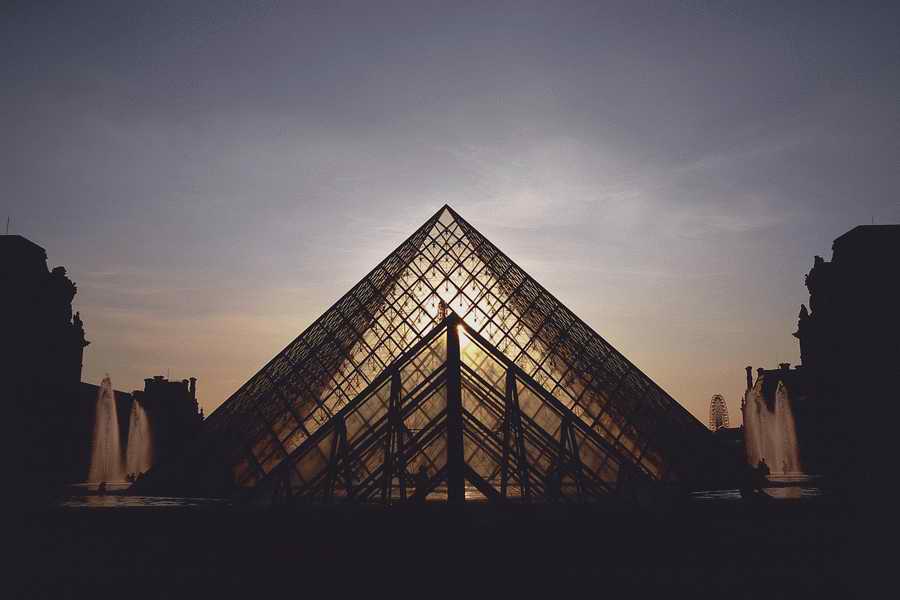 Esprit de Paris - Shibvisi ></a>
<script language=JavaScript> 
  var txt = 