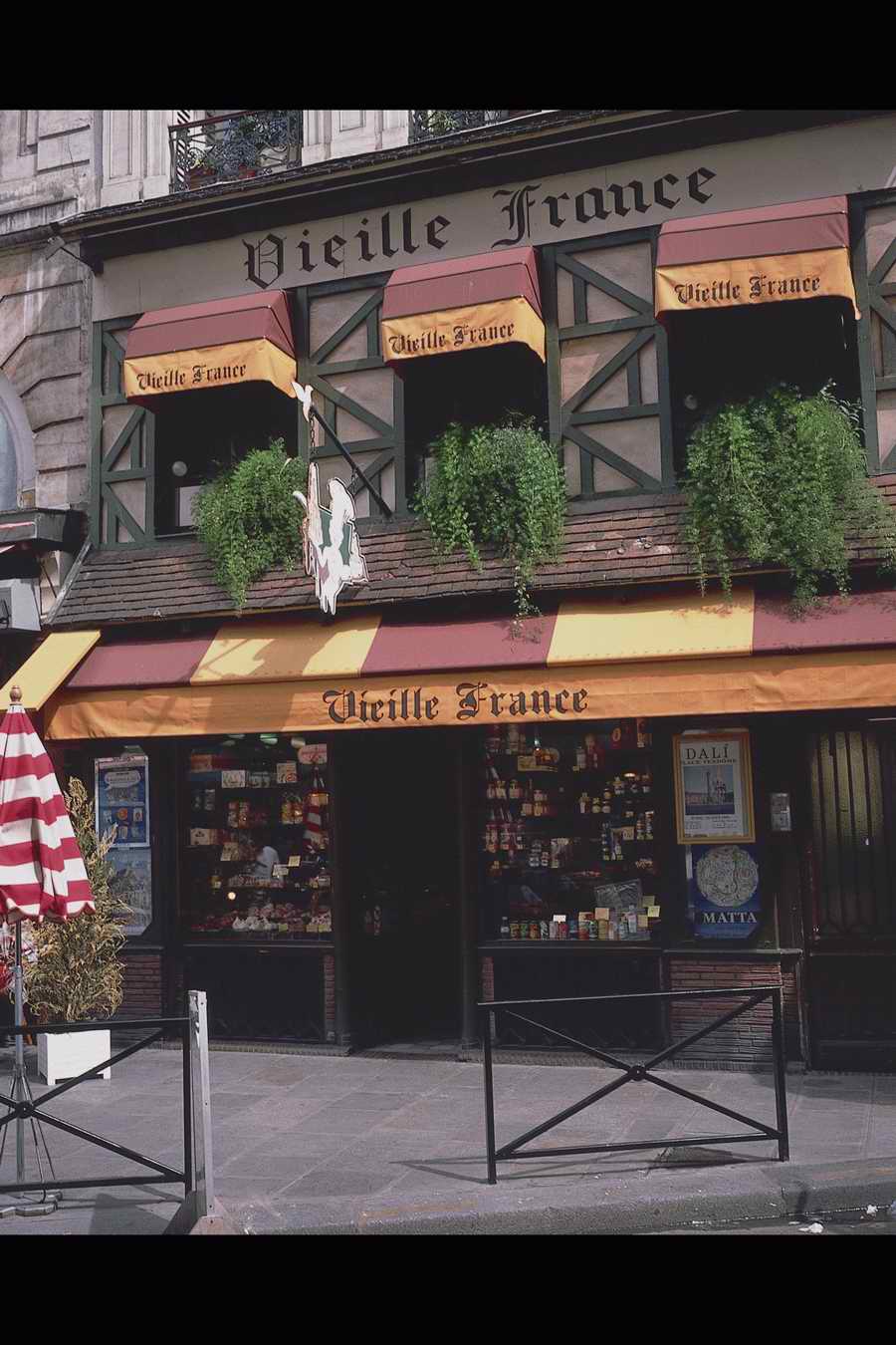 Esprit de Paris - Shibvisi ></a>
<script language=JavaScript> 
  var txt = 