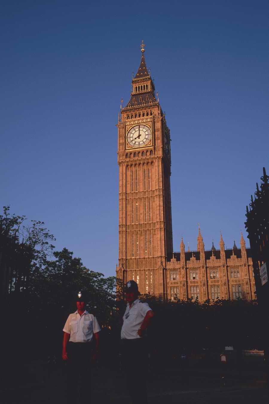 Emblematic London - Shibvisi ></a>
<script language=JavaScript> 
  var txt = 